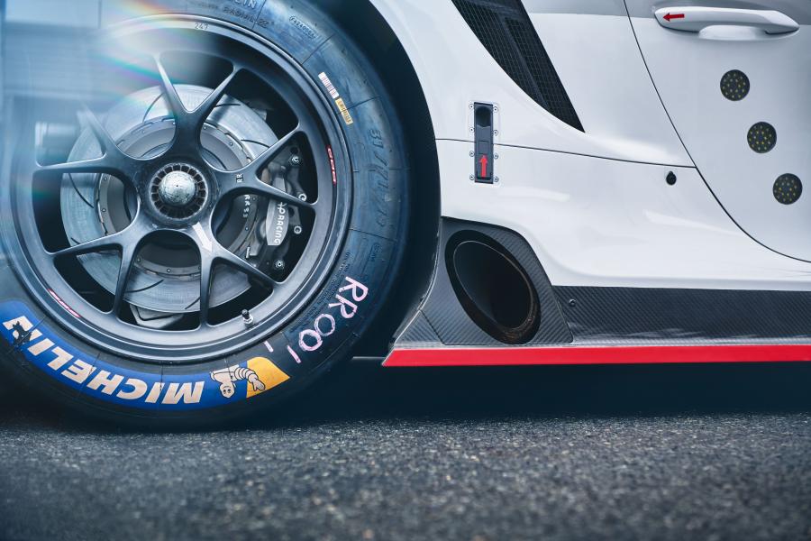 Детали экстерьера Porsche 911 RSR (991) 2019 года  (фото 19 из 21)
